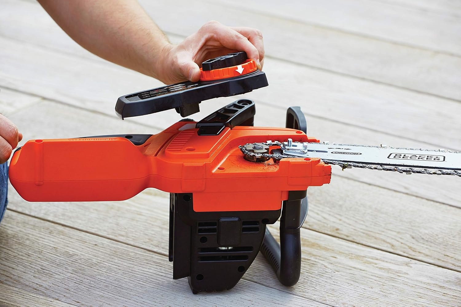 BLACK+DECKER Trononneuse Sans Fil 18 V 25 cm avec Batterie Li-Ion 2 Ah et Chargeur - Scie à Chane avec Lubrification Semi-Automatique - Tendeur de Chaine Sans Outil GKC1825L20-QW