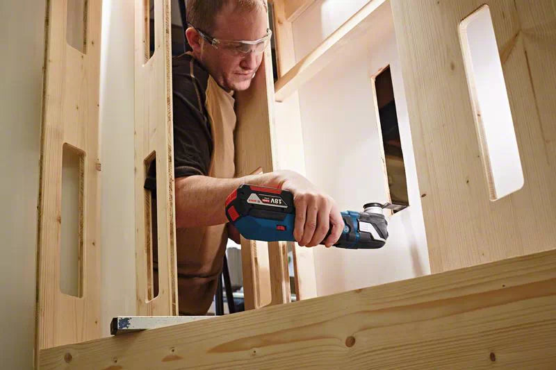 BOSCH COMBI-KIT 4 OUTILS 18V : GSR 18V-90C + GDR 18V-210C + GBH 18V-24C + GOP 18V-28 + 1 BATTERIE 4,0 AH (PROCORE) + 2 BATTERIES 5,5 AH (PROCORE) + GAL 1880CV (L) PROFESSIONAL