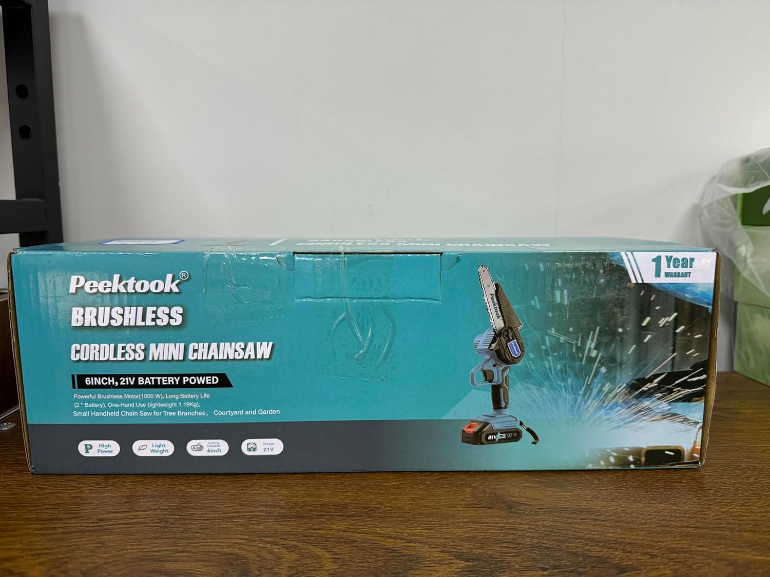 Mini Trononneuse à Batterie 6 Pouces, 4000mAh Mini Trononneuse lectrique Sans Fil avec 2 Batteries 2.0Ah, 2 Chanes, Vitesse de coupe de 10 m/s pour la Coupe du bois, l'élagage le Jardin