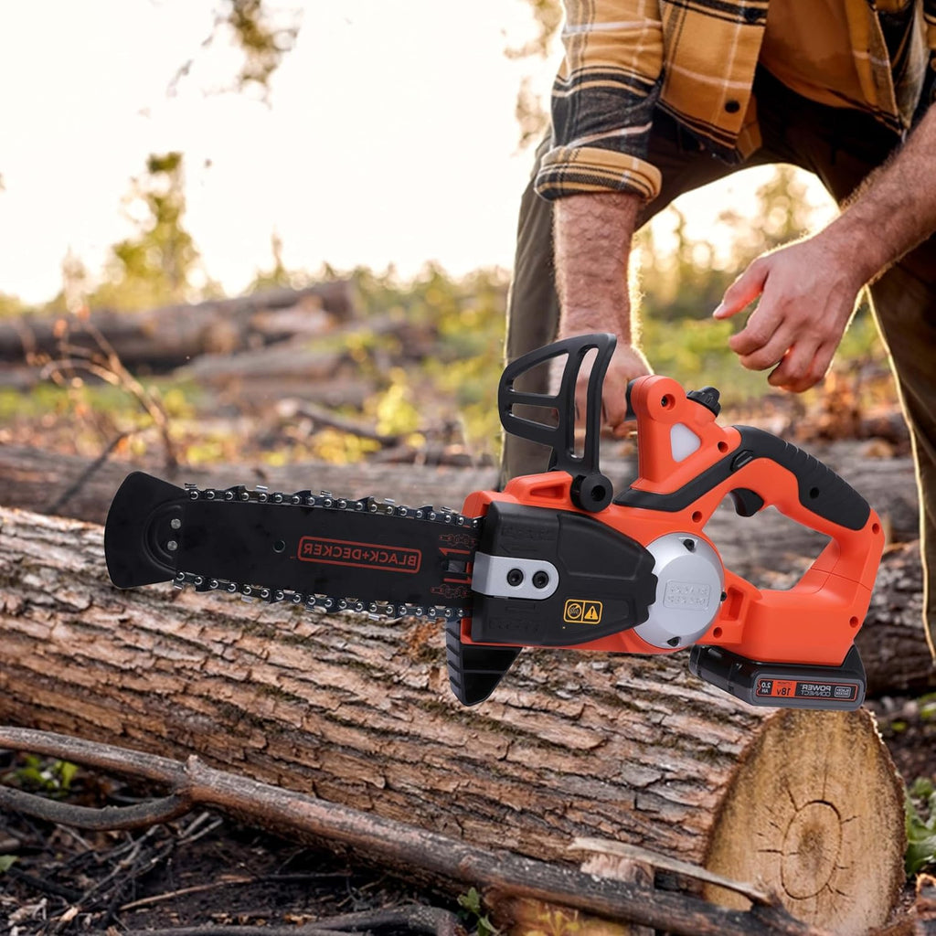 BLACK+DECKER - Trononneuse sans fil - 3,1 m/s - 2 Ah - réservoir de 25 ml - Double interrupteur - protection main gauche et frein de chaîne instantané - GKC1820L20-QW 