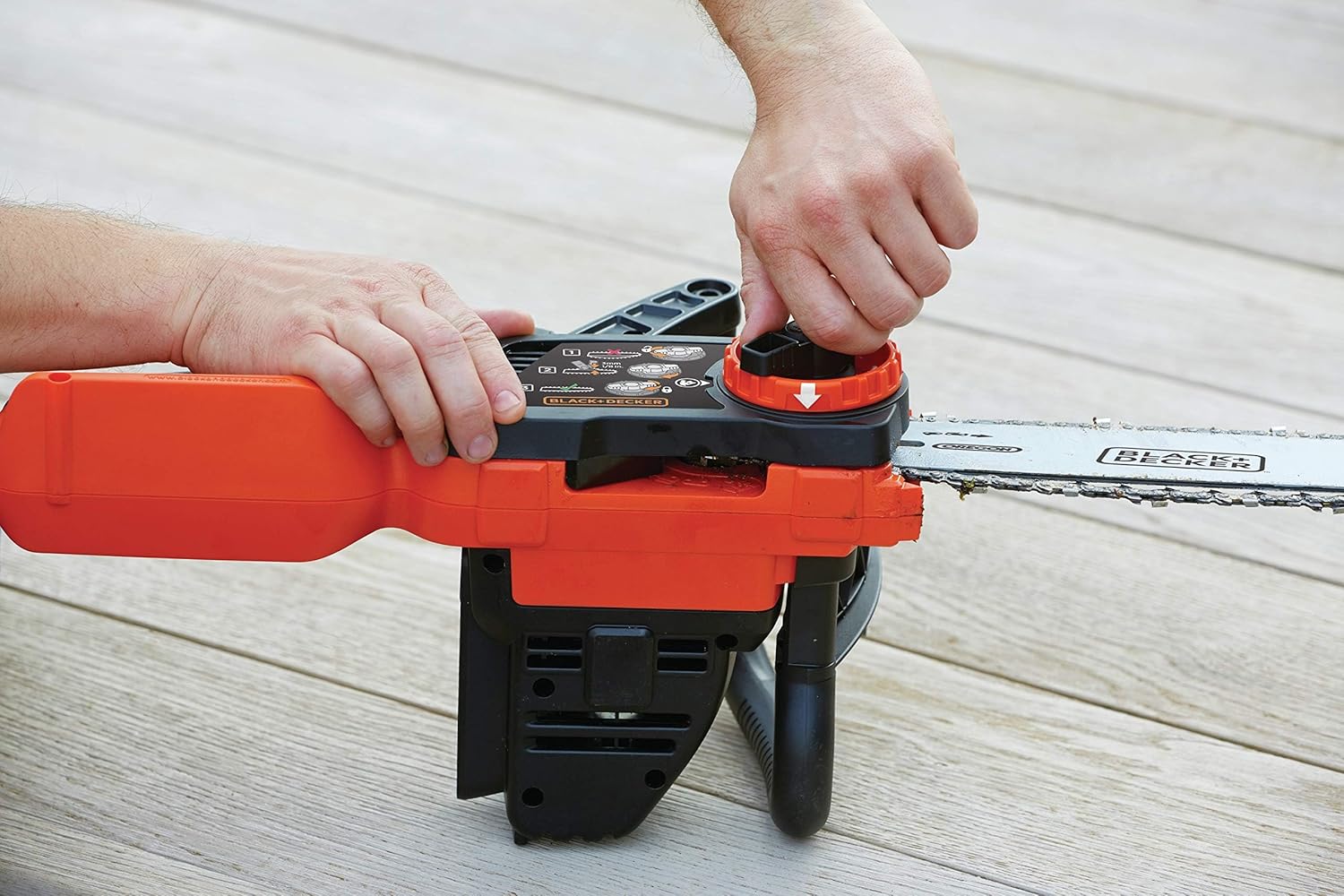 BLACK+DECKER Trononneuse Sans Fil 18 V 25 cm avec Batterie Li-Ion 2 Ah et Chargeur - Scie à Chane avec Lubrification Semi-Automatique - Tendeur de Chaine Sans Outil GKC1825L20-QW