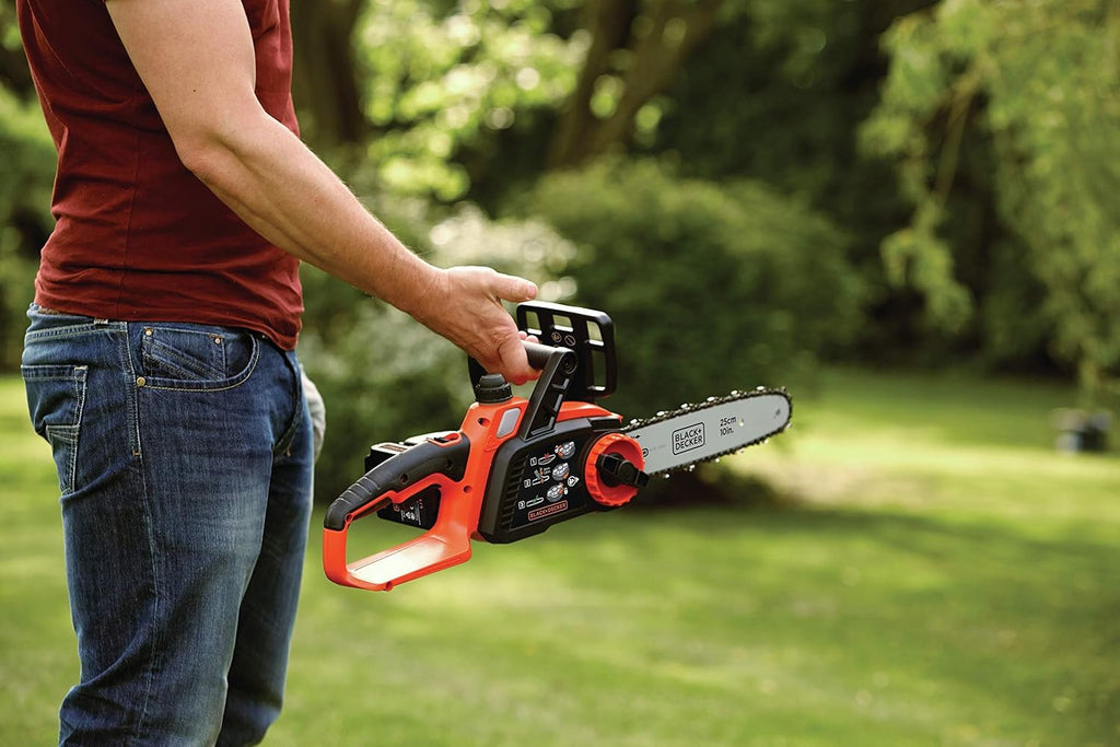 BLACK+DECKER Trononneuse Sans Fil 18 V 25 cm avec Batterie Li-Ion 2 Ah et Chargeur - Scie à Chane avec Lubrification Semi-Automatique - Tendeur de Chaine Sans Outil GKC1825L20-QW