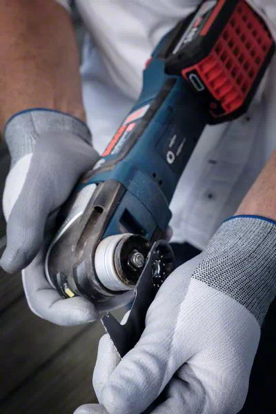 BOSCH COMBI-KIT 4 OUTILS 18V : GSR 18V-90C + GDR 18V-210C + GBH 18V-24C + GOP 18V-28 + 1 BATTERIE 4,0 AH (PROCORE) + 2 BATTERIES 5,5 AH (PROCORE) + GAL 1880CV (L) PROFESSIONAL